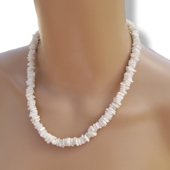 VINTAGE 70s CLASSIC WHITE PUKA SHELL NECKLACE WITH BARREL CLASP CLOSURE - Picture 2 of 6